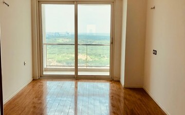 Room in 4 BHK Apartment at DLF The Crest, Sector 54 – for Rent
