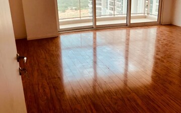 Room in 4 BHK Apartment at DLF The Crest, Sector 54 – for Rent