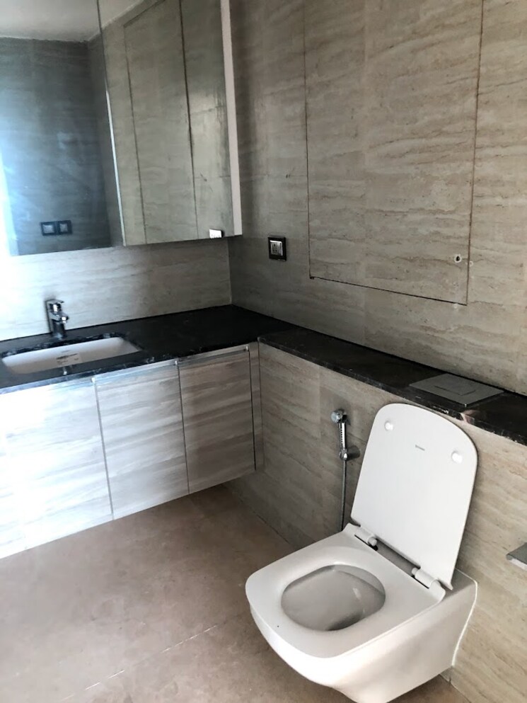 Bathroom, dlf-the-crest 4 Bedroom 4010 Sq.Ft. Apartment In Sector 54 Gurgaon 8334673