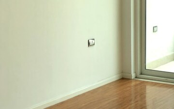 Room in 4 BHK Apartment at DLF The Crest, Sector 54 – for Rent