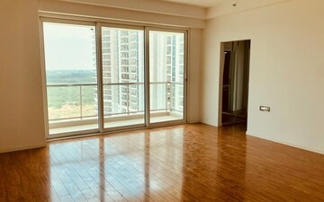 Room in 4 BHK Apartment at DLF The Crest, Sector 54 – for Rent