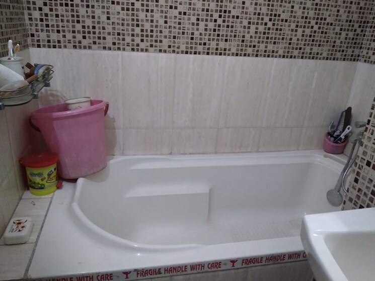 Bathroom, patiala road 3.5 Bedroom 1100 Sq.Ft. Independent House In Patiala Road Zirakpur 8334692
