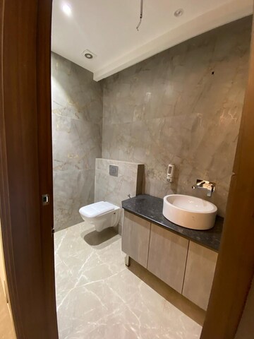 Master Bedroom in 3 BHK Builder Floor at Sukhdev Vihar – for Rent