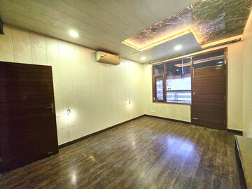 Room in 3 BHK Apartment at Sector 20 – for Sale