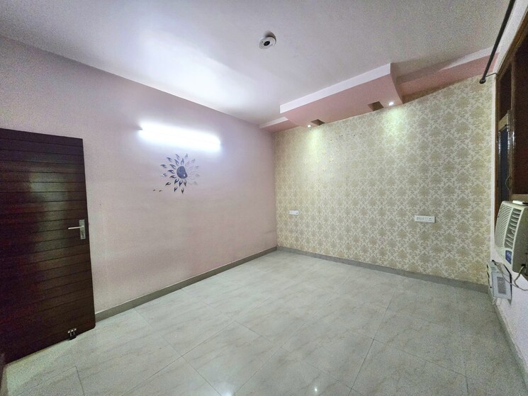 Room, sector 20 3 Bedroom 1800 Sq.Ft. Apartment In Sector 20 Panchkula 8334704
