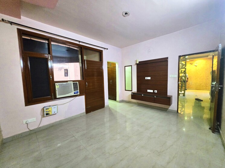 Room, sector 20 3 Bedroom 1800 Sq.Ft. Apartment In Sector 20 Panchkula 8334704
