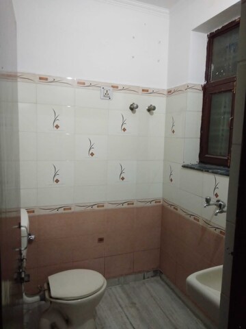 Bathroom in 3 BHK Builder Floor at Sector 9 – for Rent