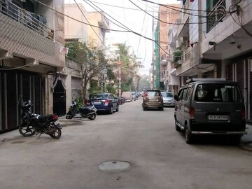 Parking in 2.5 BHK Builder Floor at Nawada – for Rent