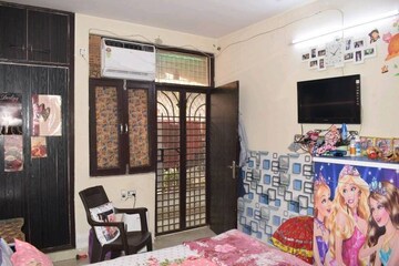Bedroom in 2.5 BHK Builder Floor at Nawada – for Rent
