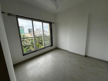Room in 2 BHK Apartment at Vile Parle East – for Rent