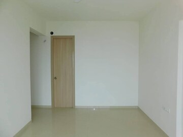 Room in 2 BHK Apartment at Sugee Atharva, Prabhadevi – for Rent
