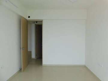 Room in 2 BHK Apartment at Sugee Atharva, Prabhadevi – for Rent