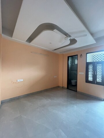 Room in 3 BHK Builder Floor at Unitech South City II, Sector 50 – for Rent
