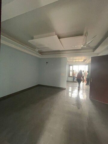 Room in 3 BHK Builder Floor at Unitech South City II, Sector 50 – for Rent