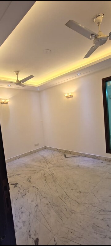 Room in 2.5 BHK Builder Floor at Kalkaji – for Rent
