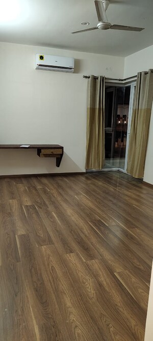 Room in 3 BHK Apartment at Embassy Palace, Cunningham Road – for Rent