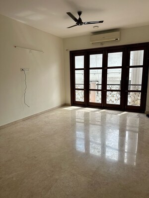 Room in 3 BHK Apartment at Embassy Palace, Cunningham Road – for Rent