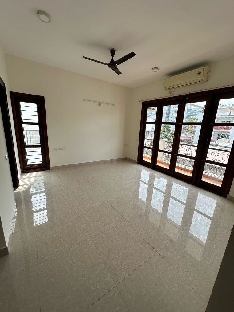 Room, embassy-palace 3 Bedroom 2100 Sq.Ft. Apartment In Cunningham Road Bangalore 8334818