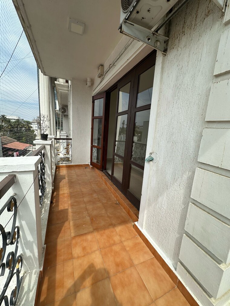 Balcony, embassy-palace 3 Bedroom 2100 Sq.Ft. Apartment In Cunningham Road Bangalore 8334818