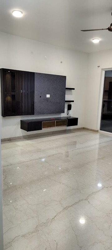 Furnished Amenities in 3 BHK Apartment at Geetanjili Indira, Indiranagar – for Rent