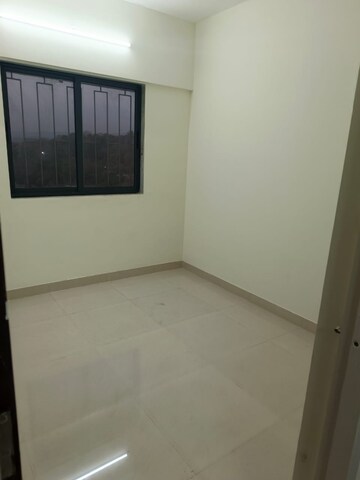 Room in 1 BHK Apartment at Malad East – for Rent