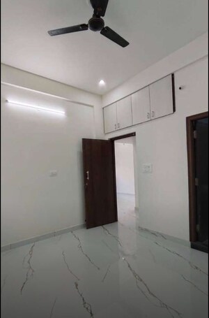 Room in 2 BHK Builder Floor at Queens Manor Apartment, Shivaji Nagar – for Rent