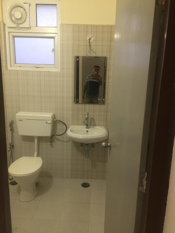 Attached Bathroom in 3.5 BHK Apartment at Kursi Road – for Rent