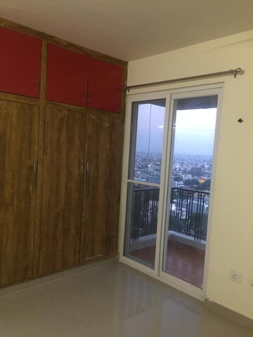 Room in 3 BHK Apartment at Jankipuram – for Rent