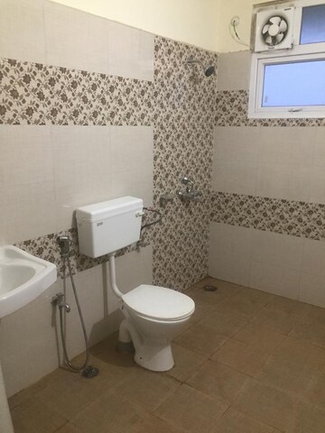 Bathroom in 3 BHK Apartment at Jankipuram – for Rent