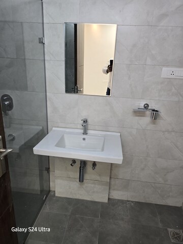 Bathroom in 2.5 BHK Apartment at My Home Tridasa, Tellapur – for Rent
