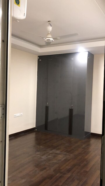 Room in 3 BHK Builder Floor at Kalkaji – for Rent