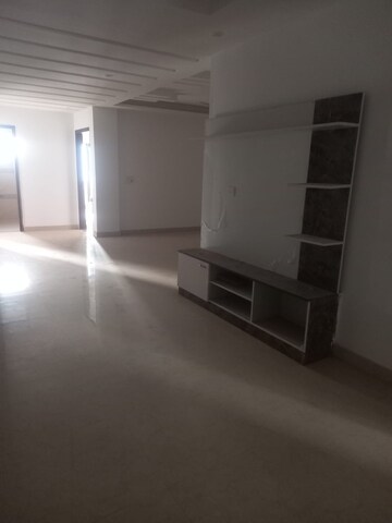 Room in 3 BHK Apartment at Spr Imperial Estate, Sector 82 – for Rent