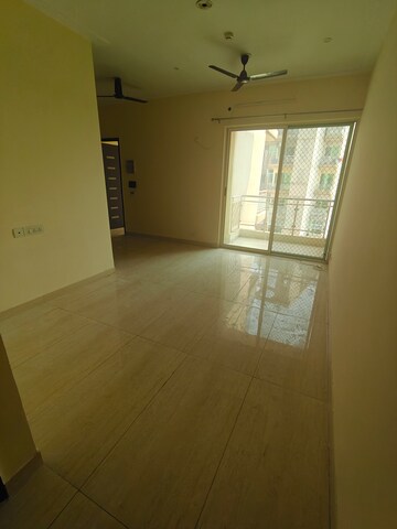Room in 3.5 BHK Apartment at Gaur Saundaryam, Tech Zone 4 Greater Noida – for Rent