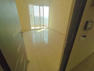 Room in 3.5 BHK Apartment at Gaur Saundaryam, Tech Zone 4 Greater Noida – for Rent