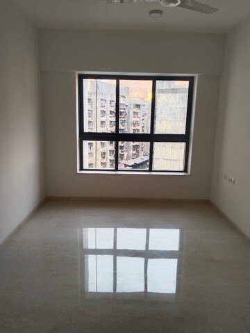 Room in 2 BHK Apartment at Shapoorji Pallonji Vicinia, Powai – for Rent