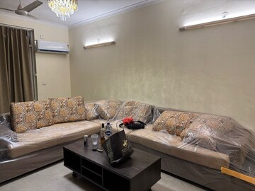 Bedroom in 3 BHK Apartment at Omaxe R2, Gomti Nagar – for Rent