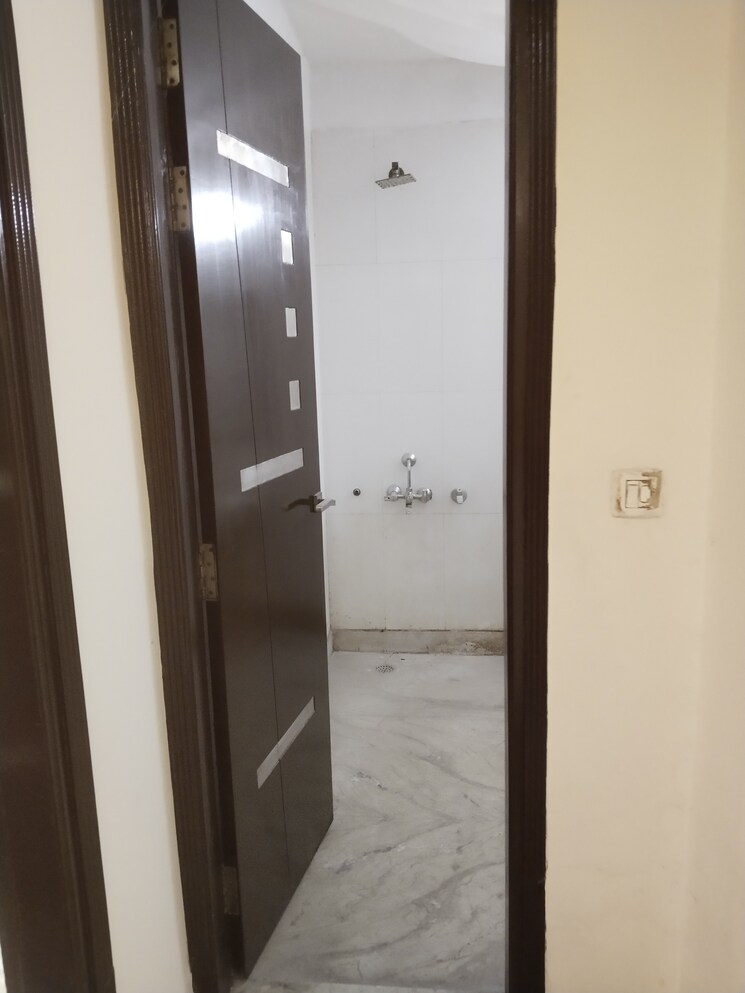 Bathroom, sector 43 3 Bedroom 2200 Sq.Ft. Builder Floor In Sector 43 Faridabad 8335173