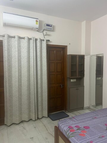 Bathroom in 2 BHK Builder Floor at Sector 40 – for Rent