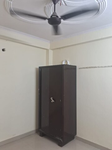 Room in 2 BHK Builder Floor at Mayur Vihar Phase 1 Extension – for Rent