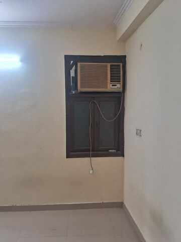 Room in 2 BHK Builder Floor at Mayur Vihar Phase 1 Extension – for Rent