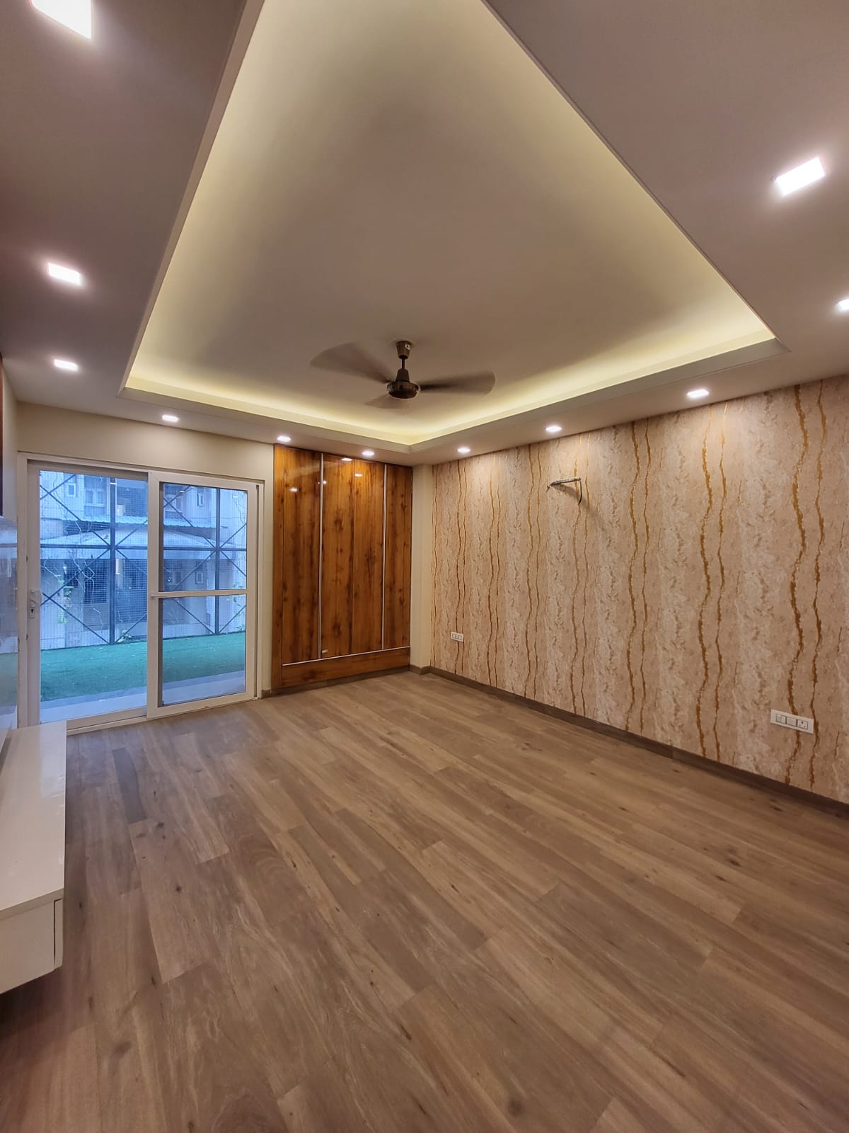 4 BHK + Pooja Room,Servant Room,Extra Room Builder Floor For Sale in Ansal Sushant Floors