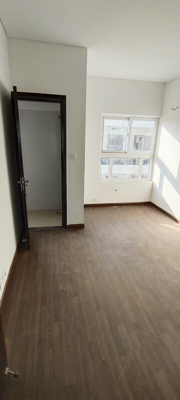 Room in 3 BHK Builder Floor at BPTP Parkland, Sector 75 – for Sale