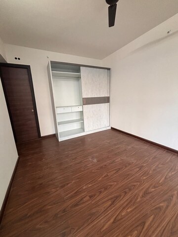 Room in 2 BHK Apartment at Rajesh Raj Infinia, Malad West – for Rent