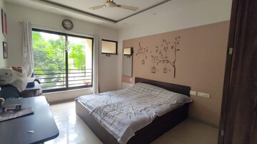 Bedroom in 2 BHK Apartment at Clover Acropolis, Viman Nagar – for Rent