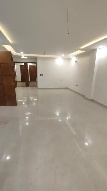 Room in 4 BHK Builder Floor at Sector 43 – for Sale