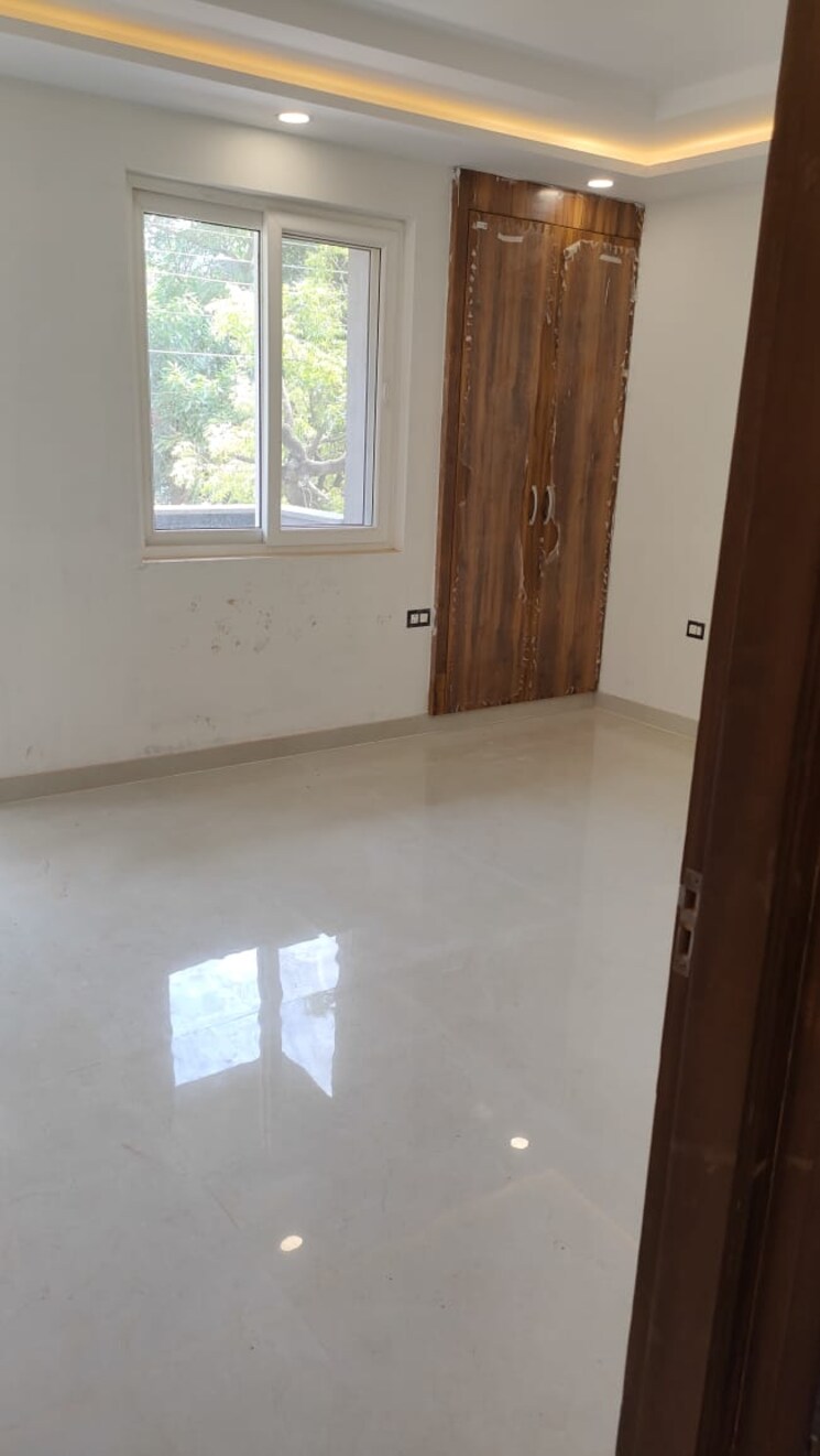 Room, sector 43 4 Bedroom 2500 Sq.Ft. Builder Floor In Sector 43 Faridabad 8335501