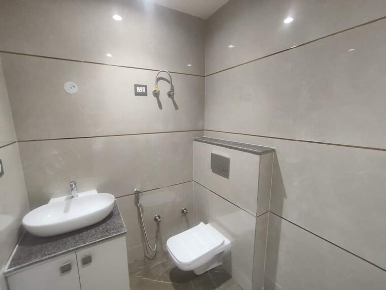 Bathroom, sector 43 4 Bedroom 2100 Sq.Ft. Builder Floor In Sector 43 Faridabad 8335522