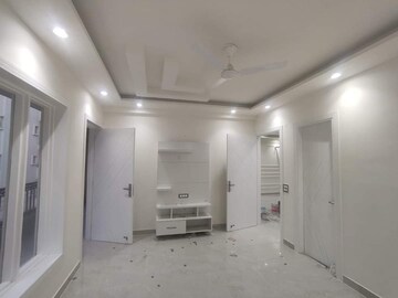 Building Lobby in 4 BHK Builder Floor at Sector 43 – for Sale