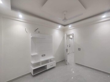 Living Room in 4 BHK Builder Floor at Sector 43 – for Sale