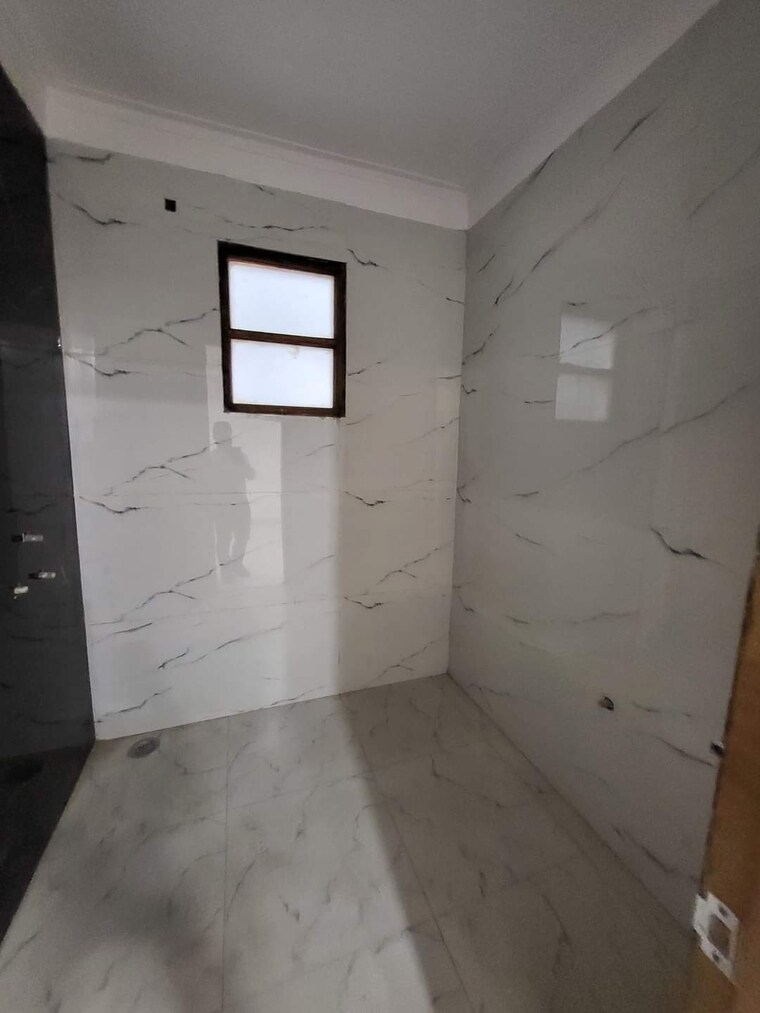 Bathroom, sector 43 4 Bedroom 2100 Sq.Ft. Builder Floor In Sector 43 Faridabad 8335522
